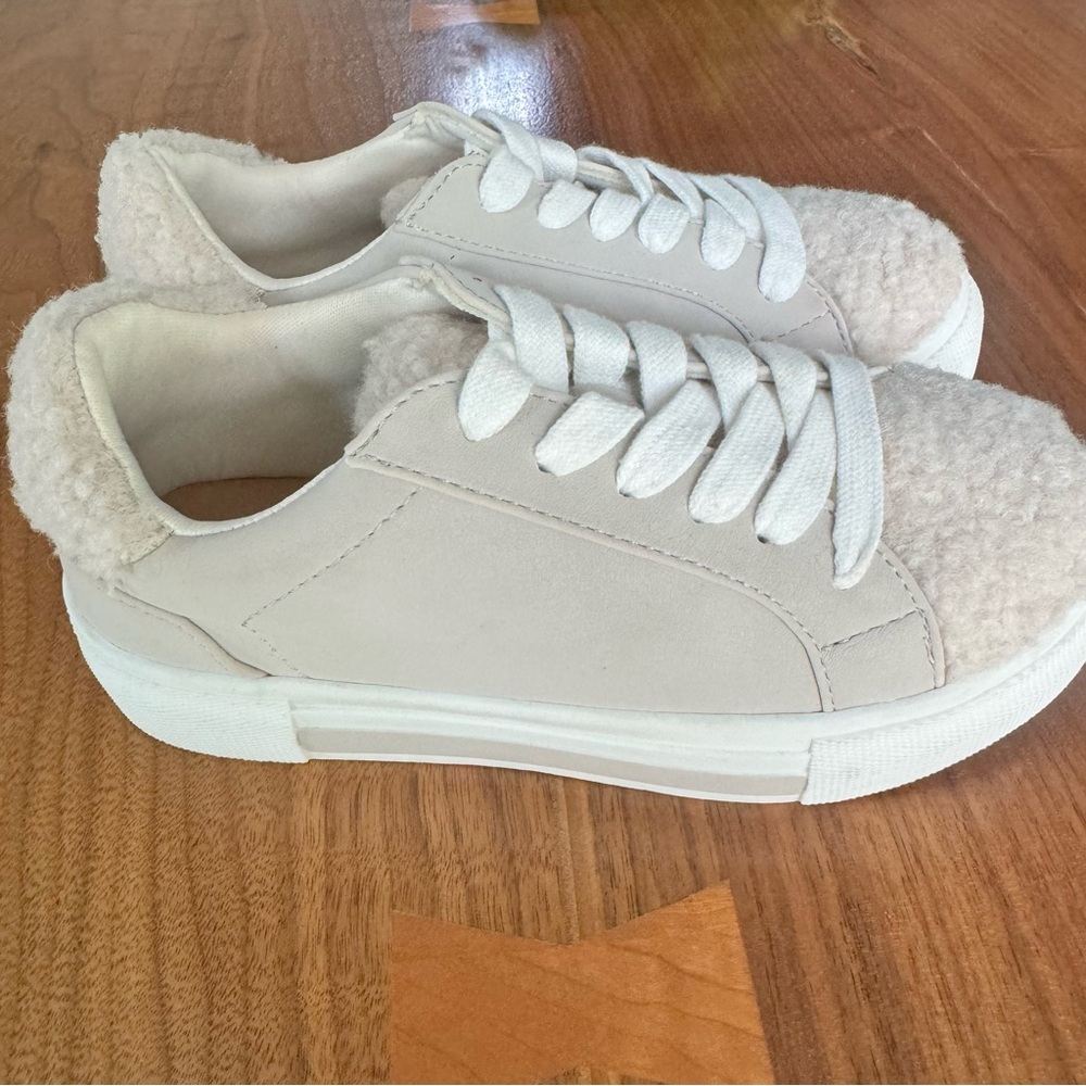 Treasure & Bond Kid’s Kamila Cozy Faux Fur Trim Sneaker. Size Kid’s 13. - Picture 3 of 14
